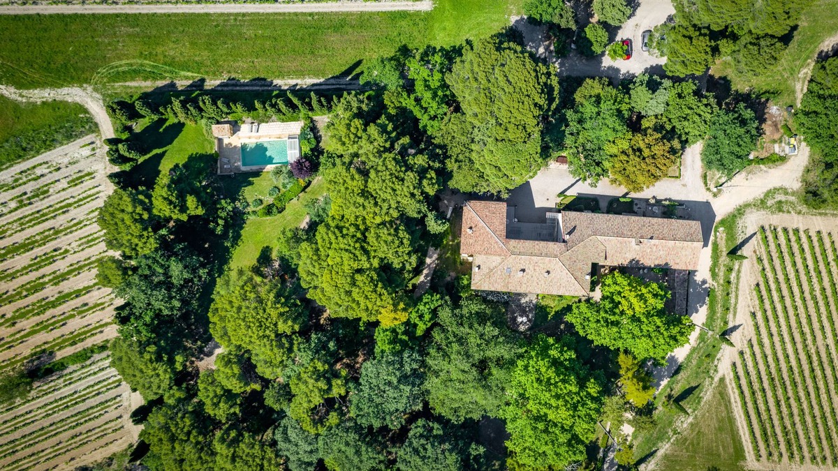 Saint-Hippolyte-le-Graveyron Apartment | Comfortable air-conditioned gîte, park and swimming pool, near Ventoux cyclists welcome
