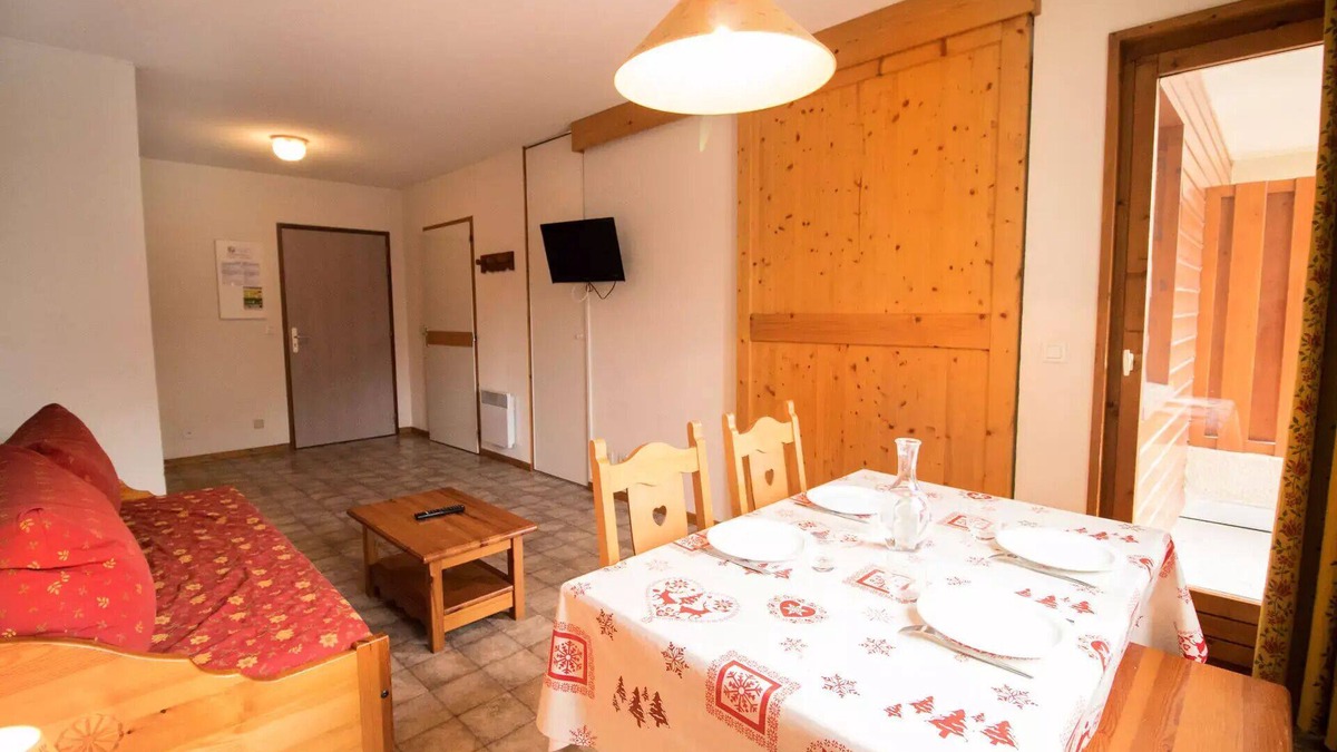 Aussois Apartment | COM318M : Apartment in quiet area close to free shuttles and swimming pool
