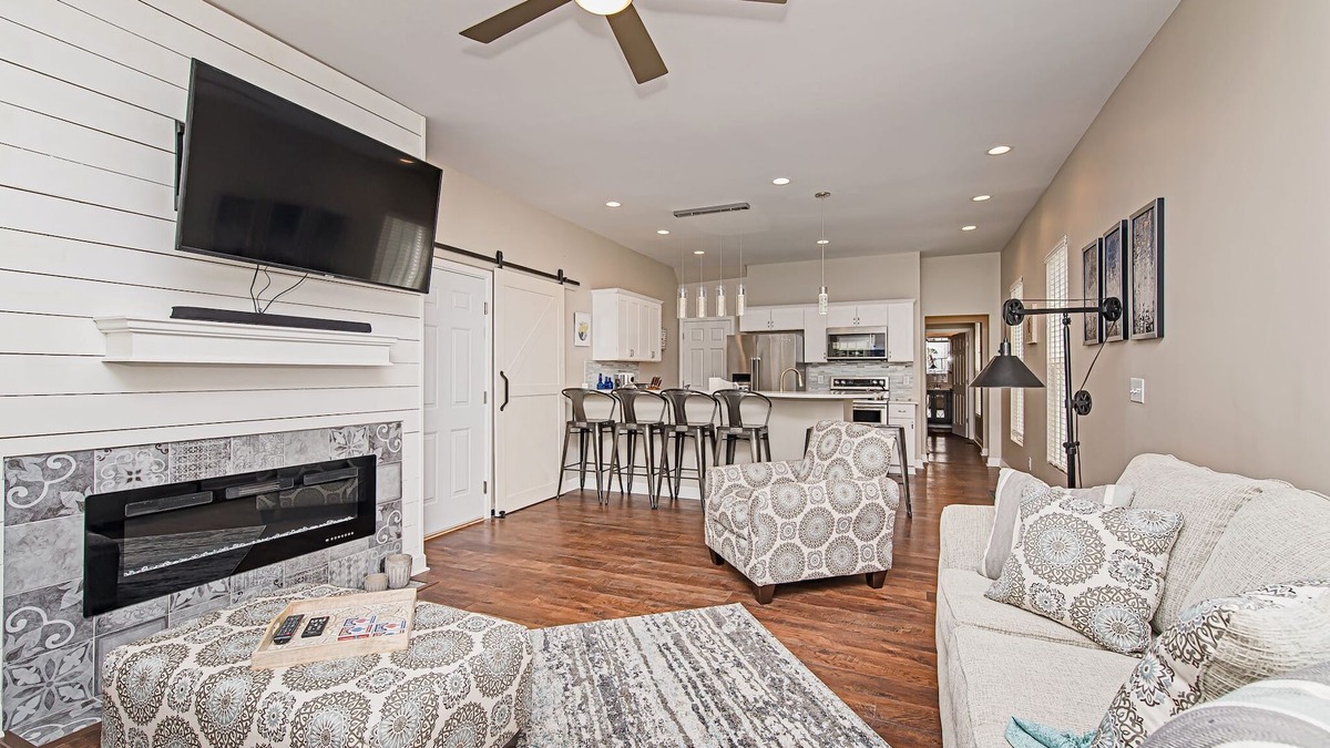 Old Northside House | Combined Duplex on the Monon Trail near north Downtown Indy. Perfect for groups