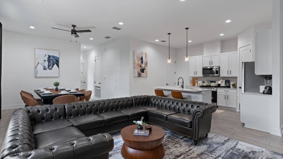 MLK Apartment | Combined Home Near Downtown & East Austin Up to 18