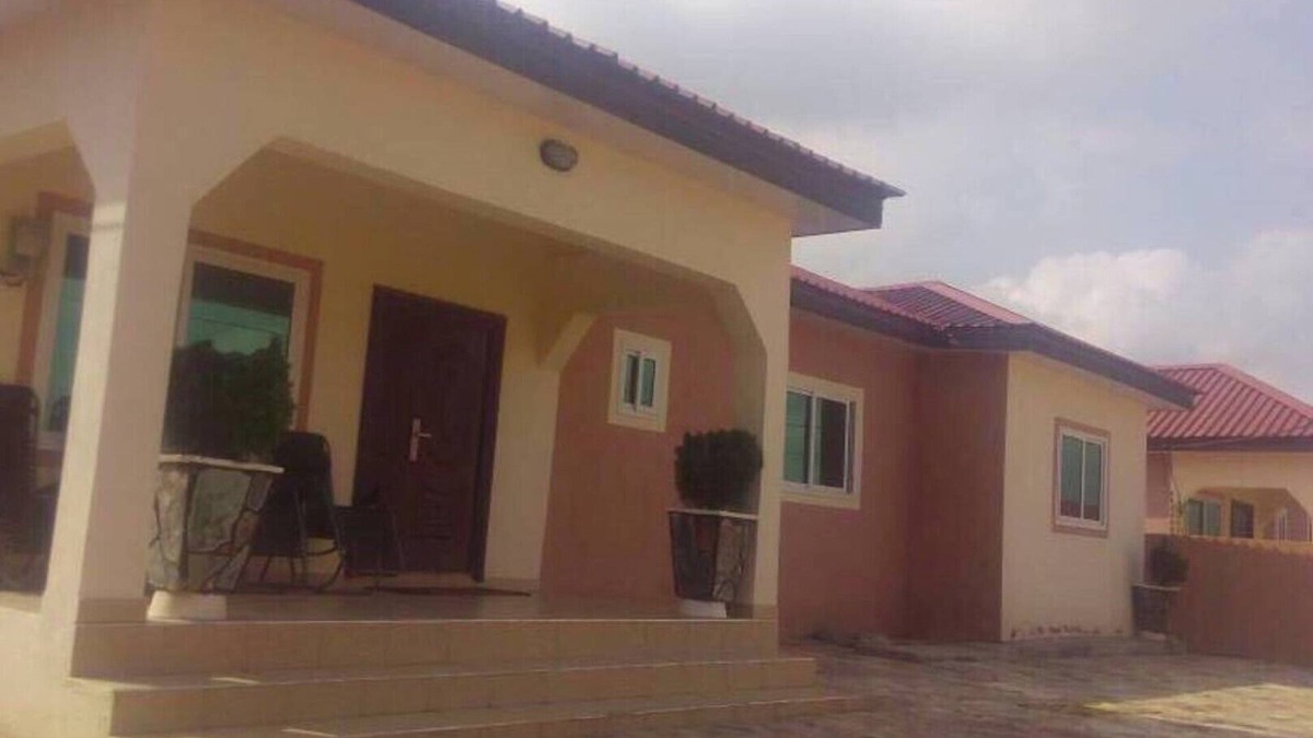 Ngleshi Amanfro House | Come and Enjoy Mama’s Luxury Home