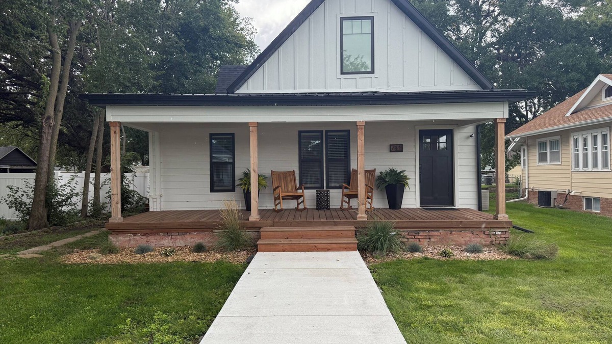 Holdrege House | Come and enjoy our cozy remodeled home centrally located and close to everything