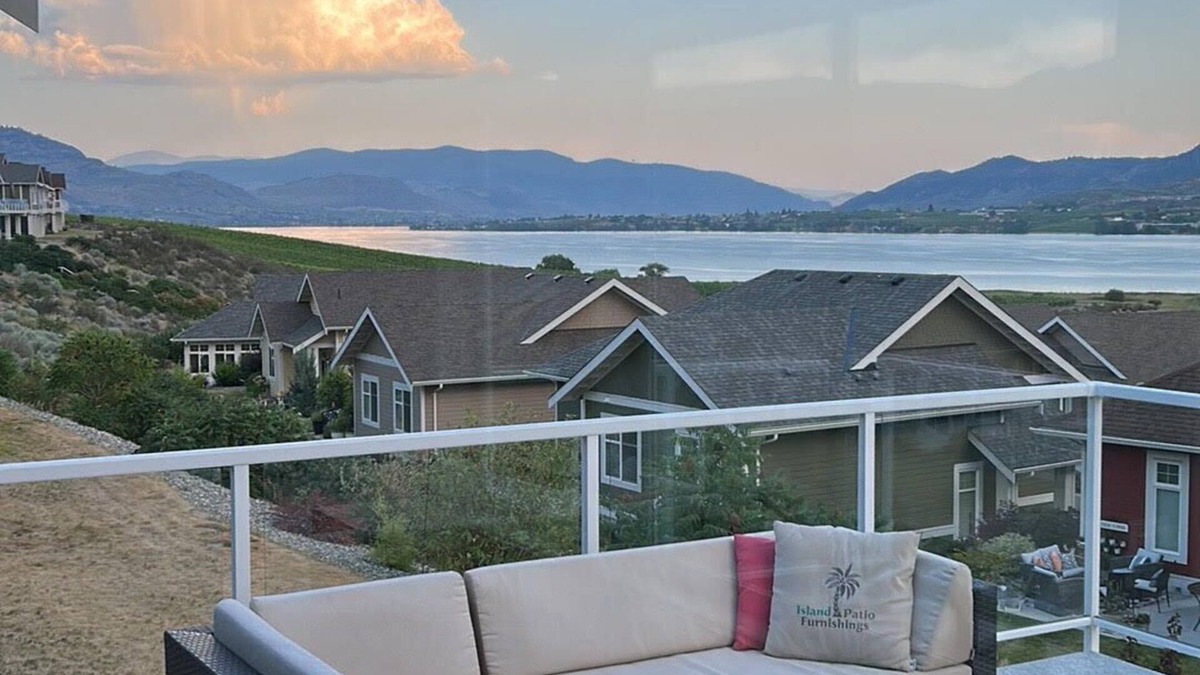 Okanagan-Similkameen House | Come and enjoy our lovely Pinot House Getaway in beautiful Osoyoos BC Canada.
