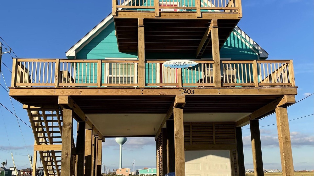 Surfside Beach House | Come and enjoy the beautiful Surfside beach and “heav’n fun” in this cozy home!