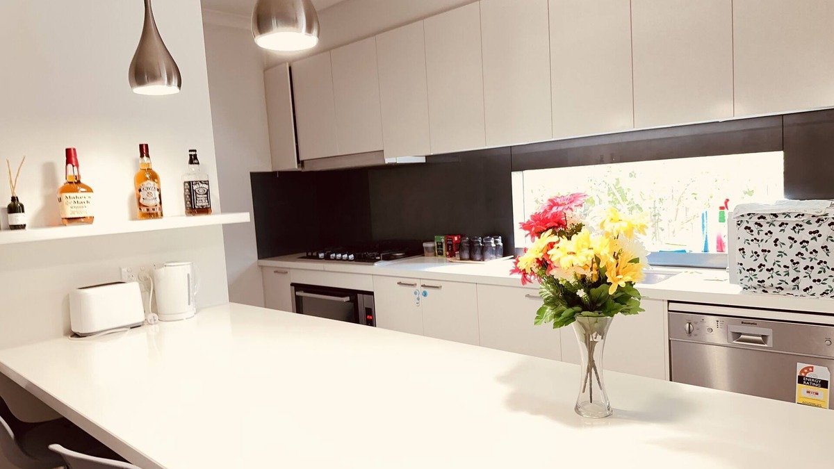 Tarneit House | Come and fall in love with this 3 bedroom riverdale beauty in Melbourne.