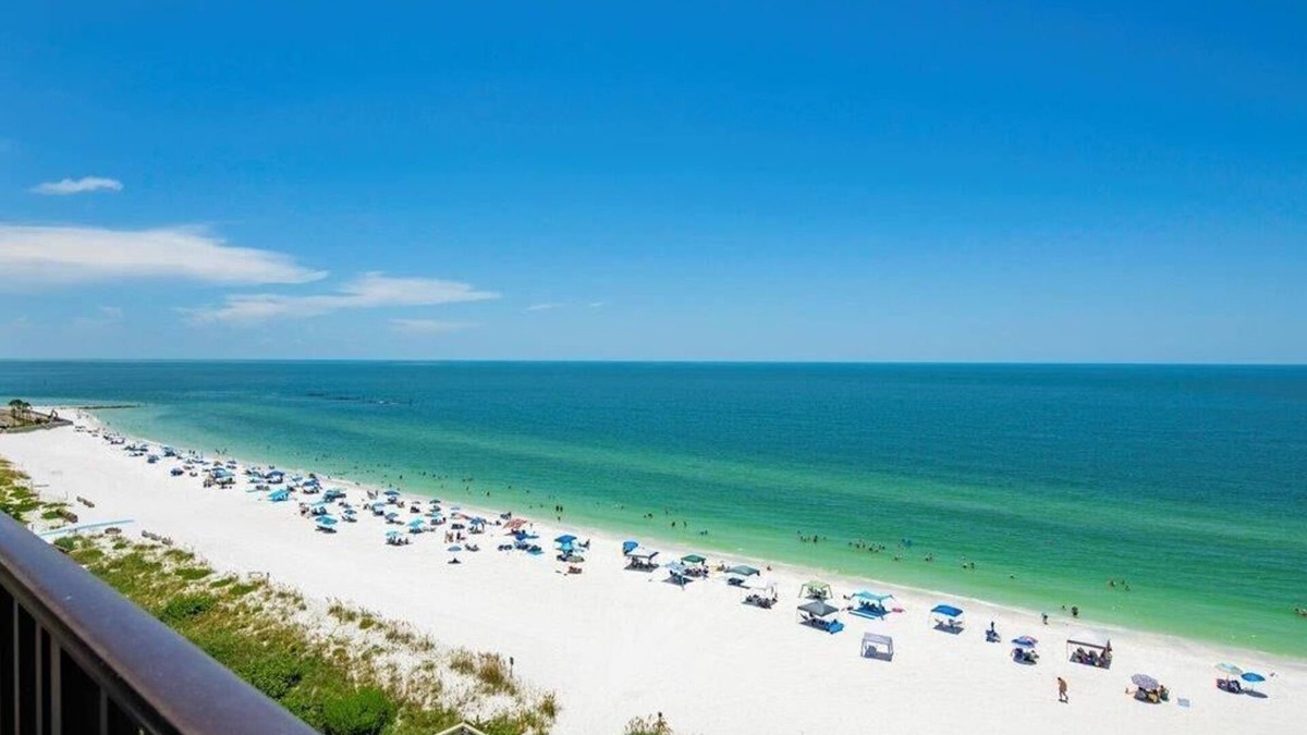 Marco Island Condo | Come and get those Toes in the Sand at this fabalous Beachfront Condo.