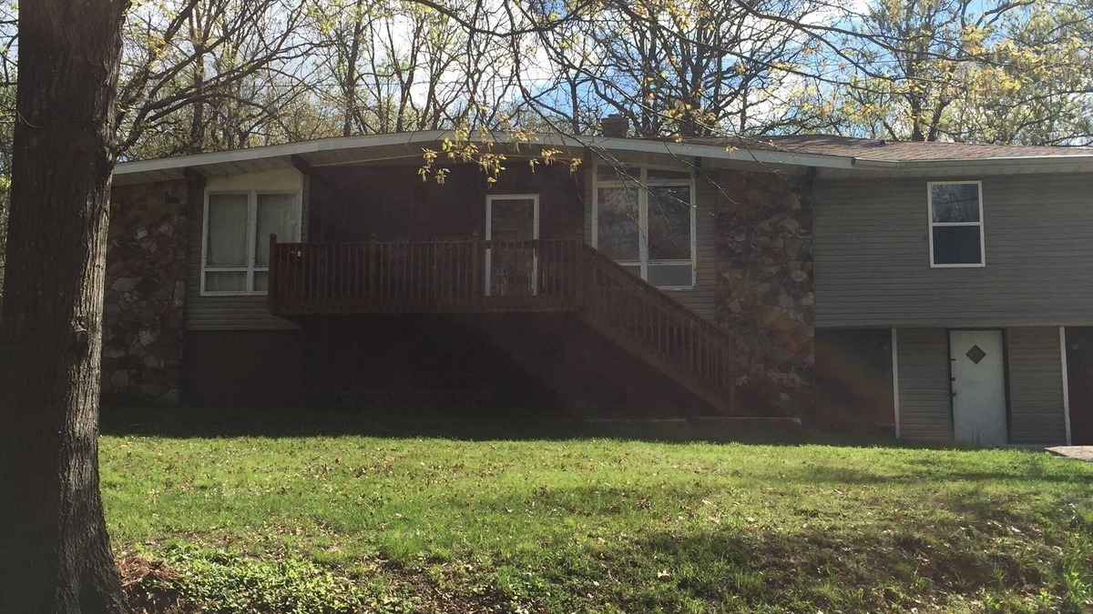 Pittsburg House | Come and Getaway at the Lake house.