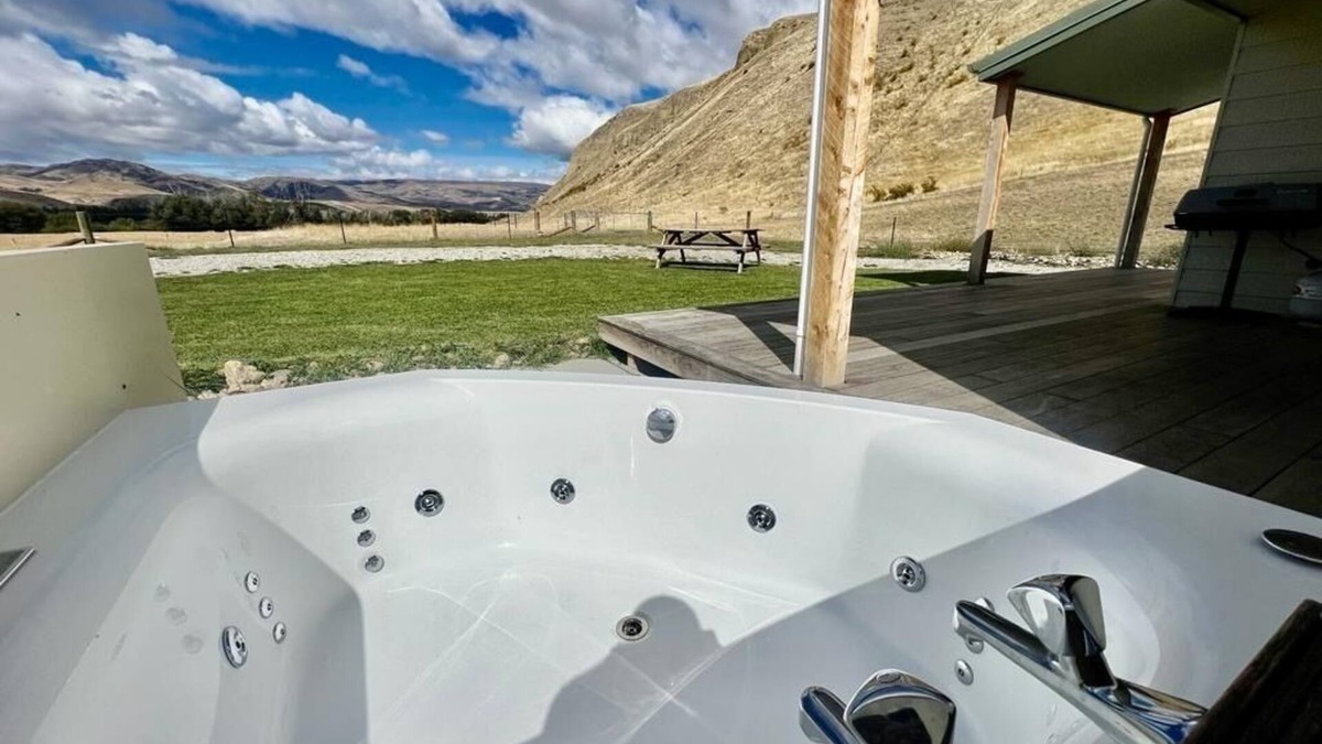 Tarras Cottage | Come and stay at the Enchanted Gold Miners Cottage. A tranquil relaxing breaknnn