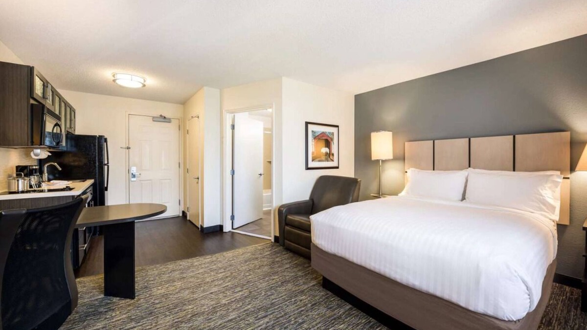 West Des Moines Resort | Come Create Memories w/Fun-filled Adventures at this Paradise! w/Full Kitchen!