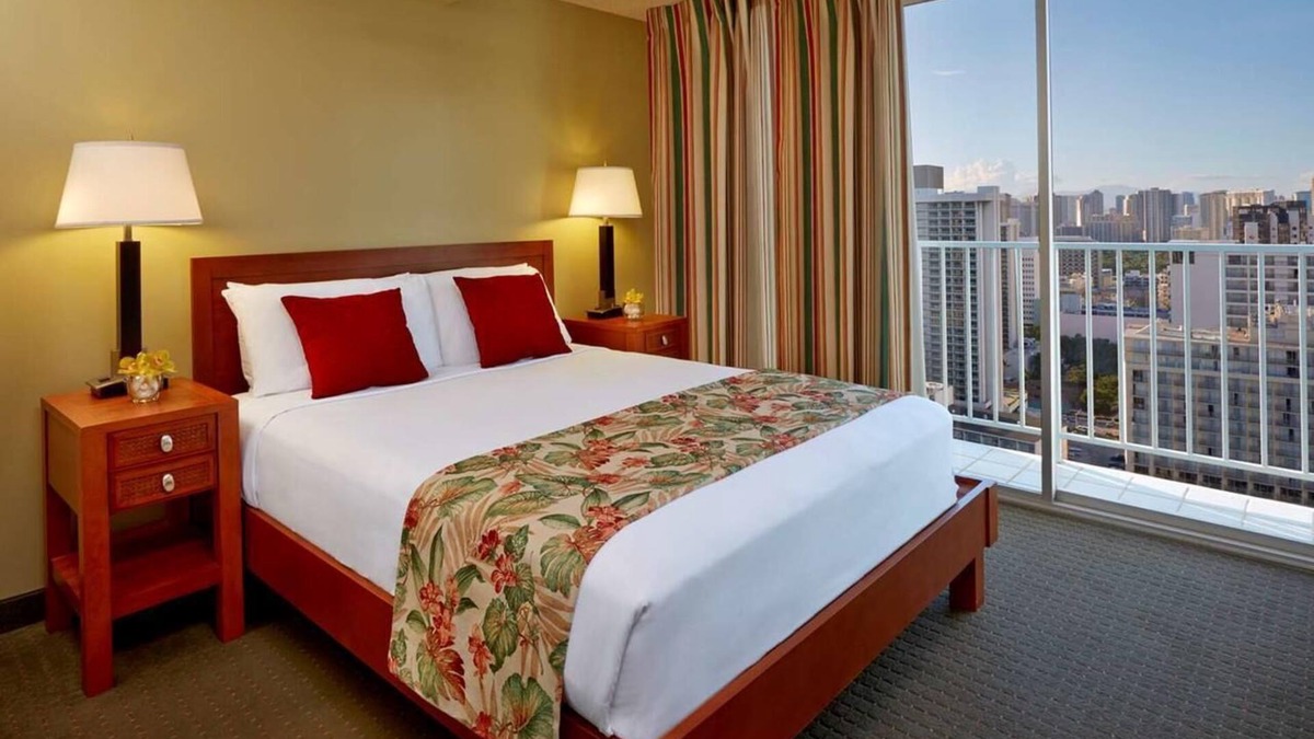 Waikiki Hotel | Come Create Memories w/Fun-filled Adventures at this Paradise! Rooftop Pool!