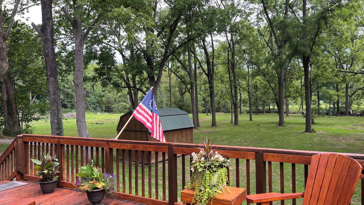 Covington Cabin | Come enjoy our peaceful and relaxing river house located on the Jackson River.