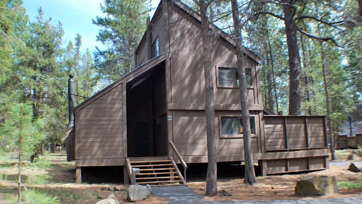 Overlook Park House | Come Enjoy This Cabin In The Woods, Hot Tub & Pet Friendly, 8 SHARC PASSES!
