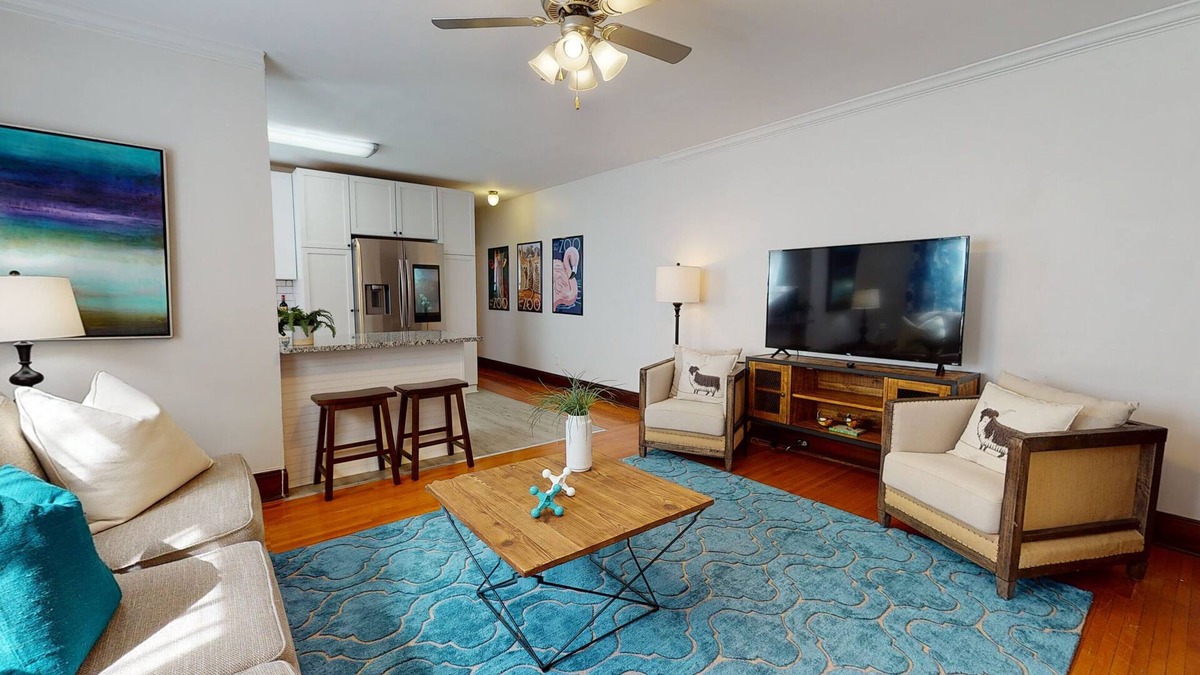 Corryville Apartment | Come Explore @ Zoo Station!