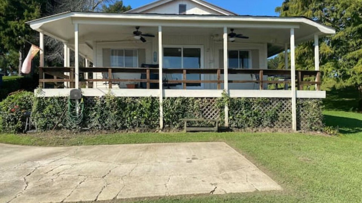 Torbert House | Come fish and enjoy the breeze off the lake! PARTY BARGES AVAILABLE ON REQUEST