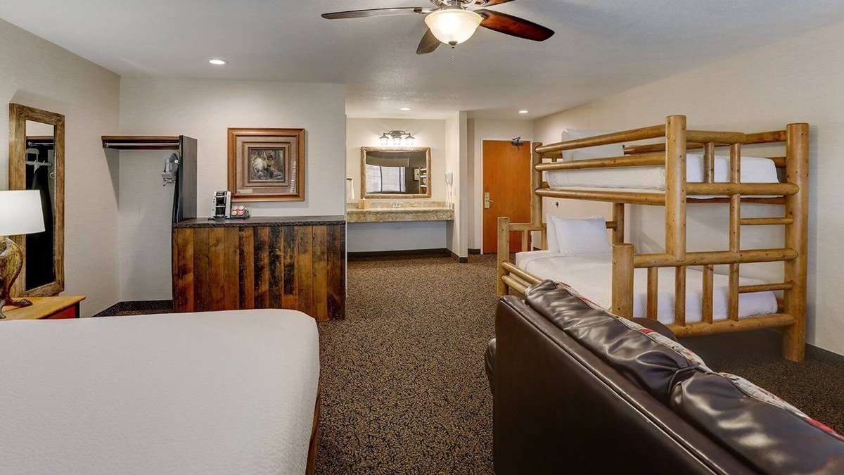 Peoria Hotel | Come for a Stay, Leave with Memories: Timeless Lodging just off I-74