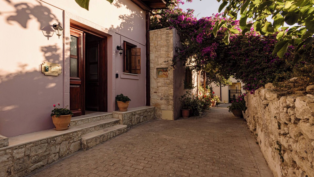 Stironas Cottage | Come for the peace, stay for the feeling - cozy cottage near wineries & nature