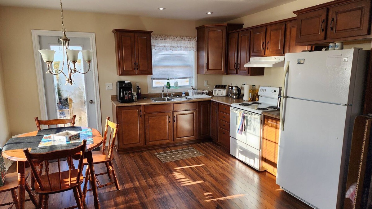 Arnold's Cove House | Come home to this beautiful,spacious and relaxing 3 bedroom home