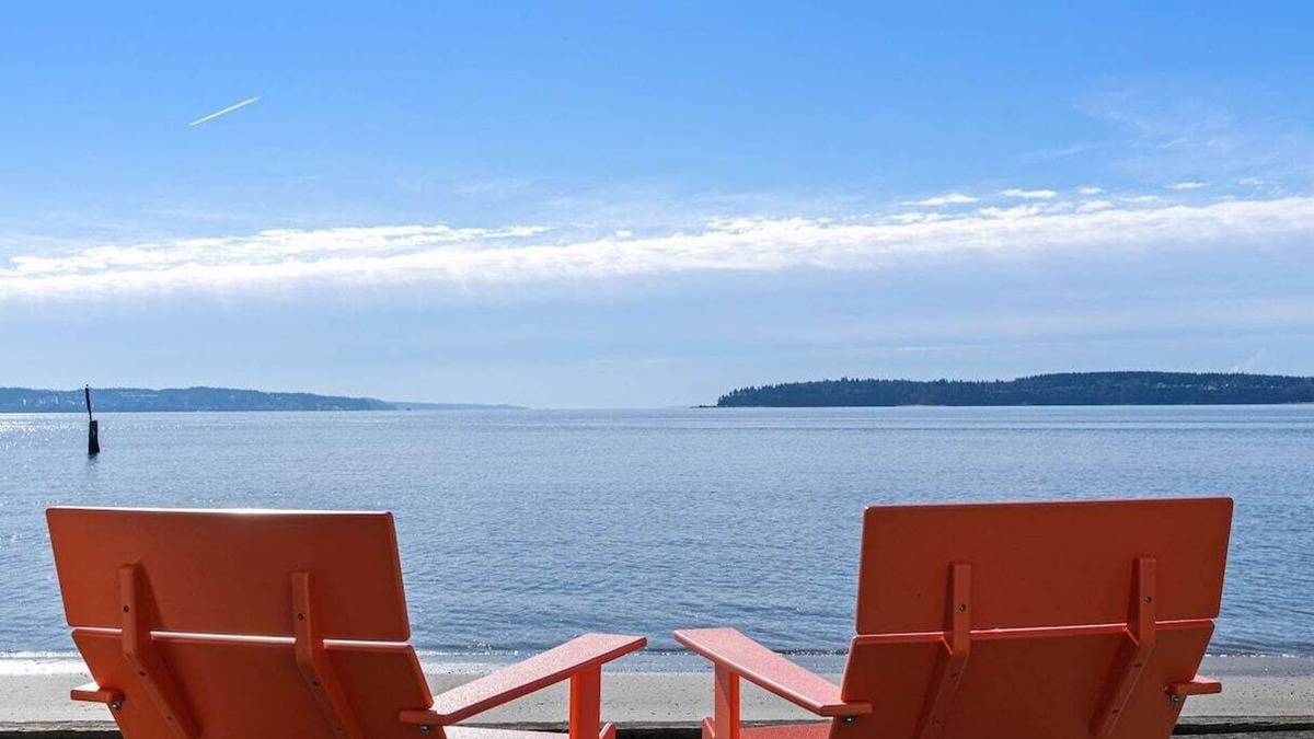 Tulalip House | Come in and Stay awhile at the Mission Beach, Beach House!