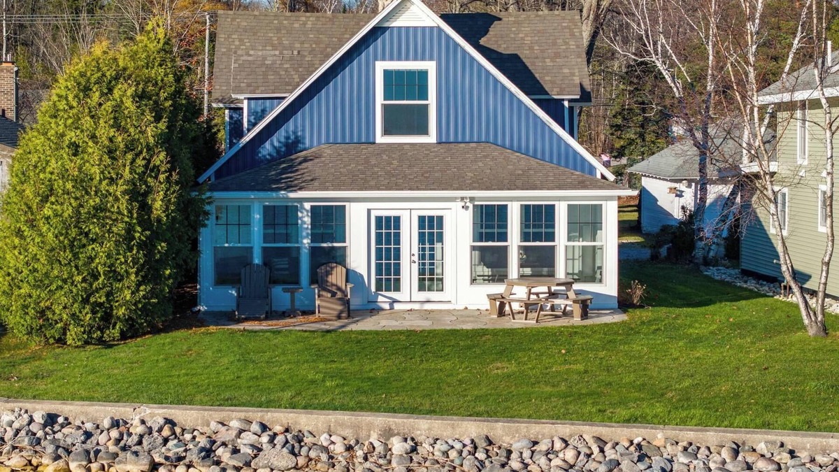 Oden House | Come Make Memories at the Blue Bird Lake House!
