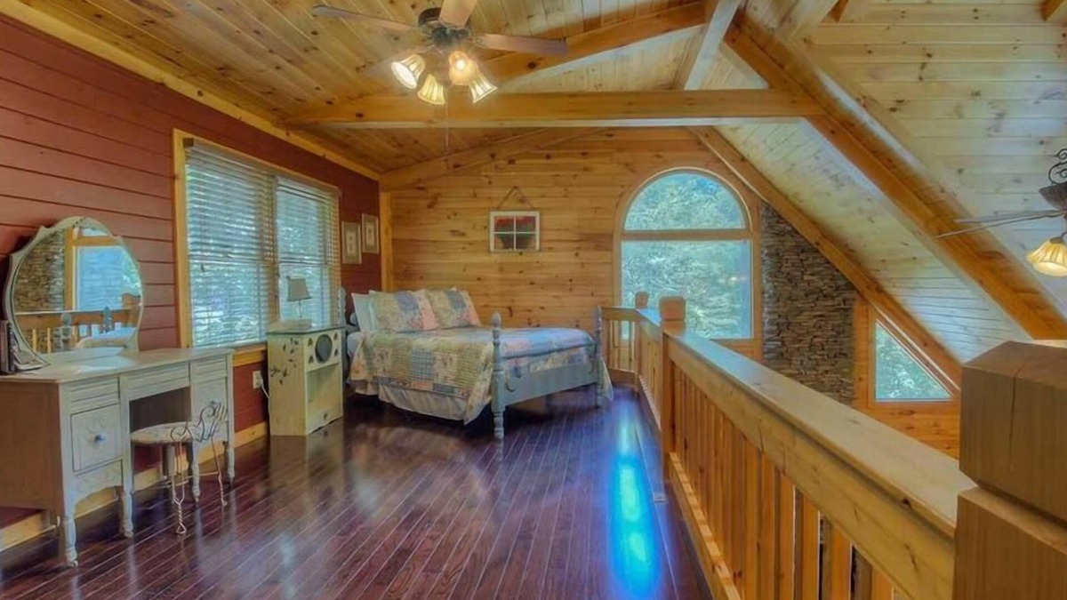 Dial Cabin | Come on Inn- Riverfront Home | Screened Porch | Outdoor Fire Pit