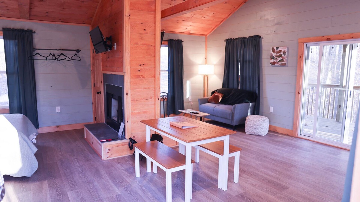 Carbon Hill Cabin | Come Relax At Dogwood Run