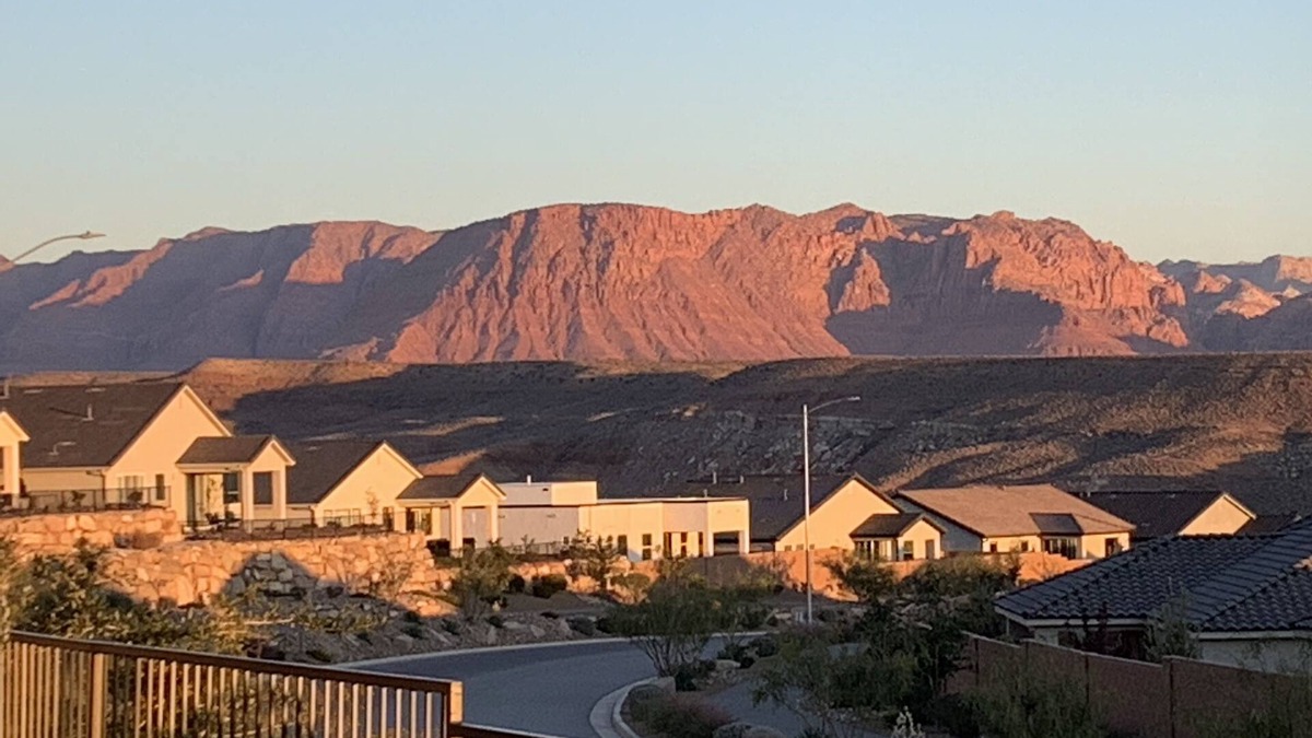 St. George House | COME SEE YOUR GRANDKIDS!/BUILDING?STAY NEARBY/VIEWS/BIKE/HIKE/5 STAR! 3/26 0PEN