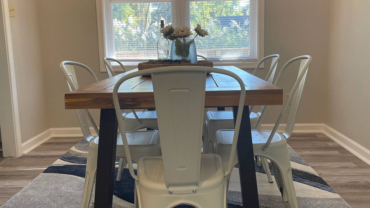 Crisfield House | Come, sit back and relax at the "Catch of the Bay"