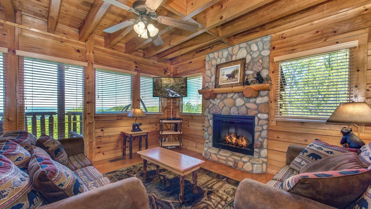 Gatlinburg - Pigeon Forge Resort | Come stay at A Smoky Mountain Hide-A-Way for amazing views!