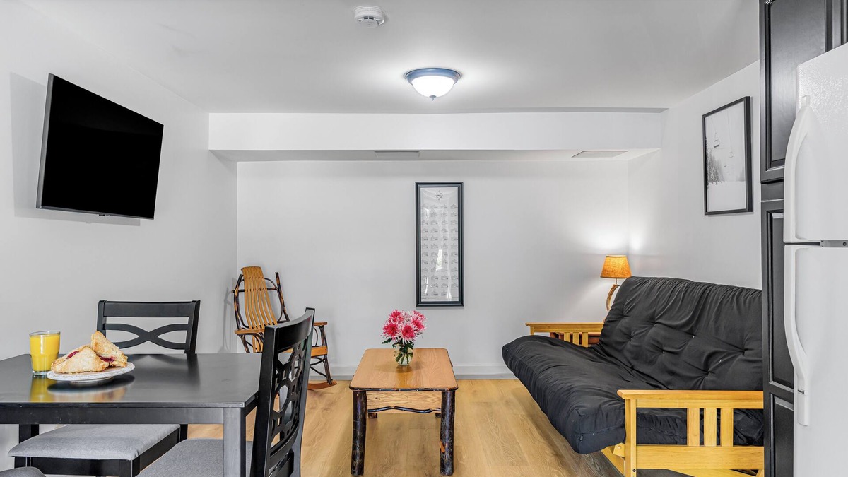 North Creek Condo | Come stay at Alpine Lodge for amazing views!
