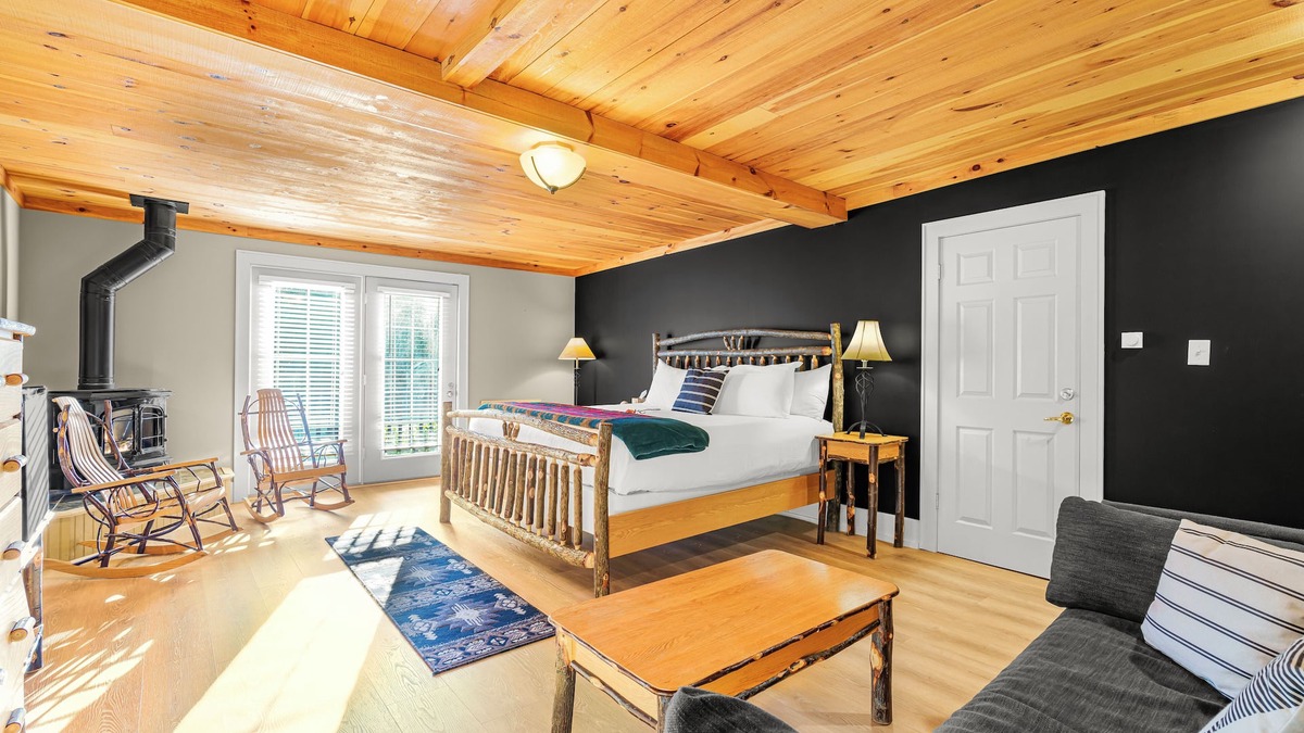 North Creek Condo | Come stay at Alpine Lodge for amazing views!