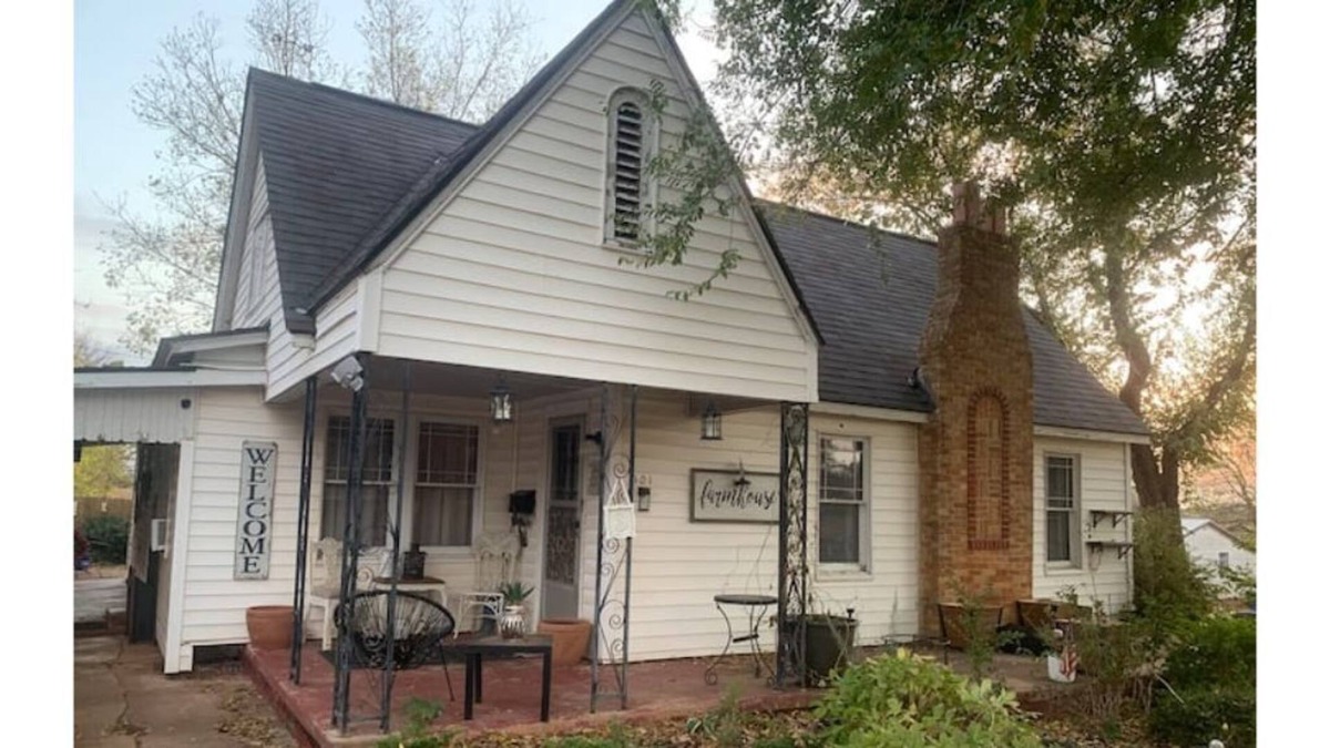 Chandler House | Come stay at Glamma’s House! Pets ok, wifi, w/d!