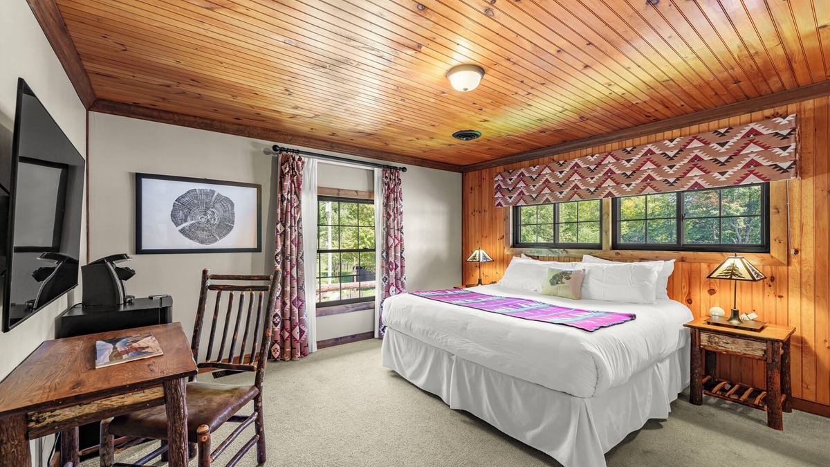 Eagle Bay Condo | Come stay at Great Pines for amazing views!