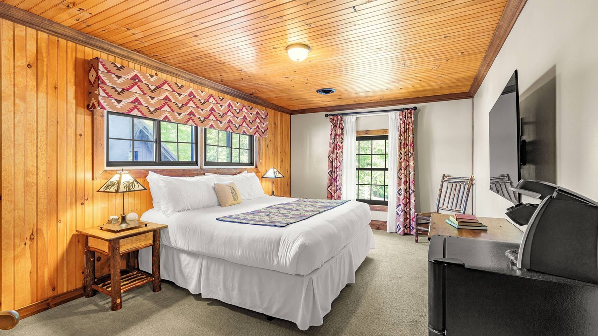 Old Forge Condo | Come stay at Great Pines for amazing views!