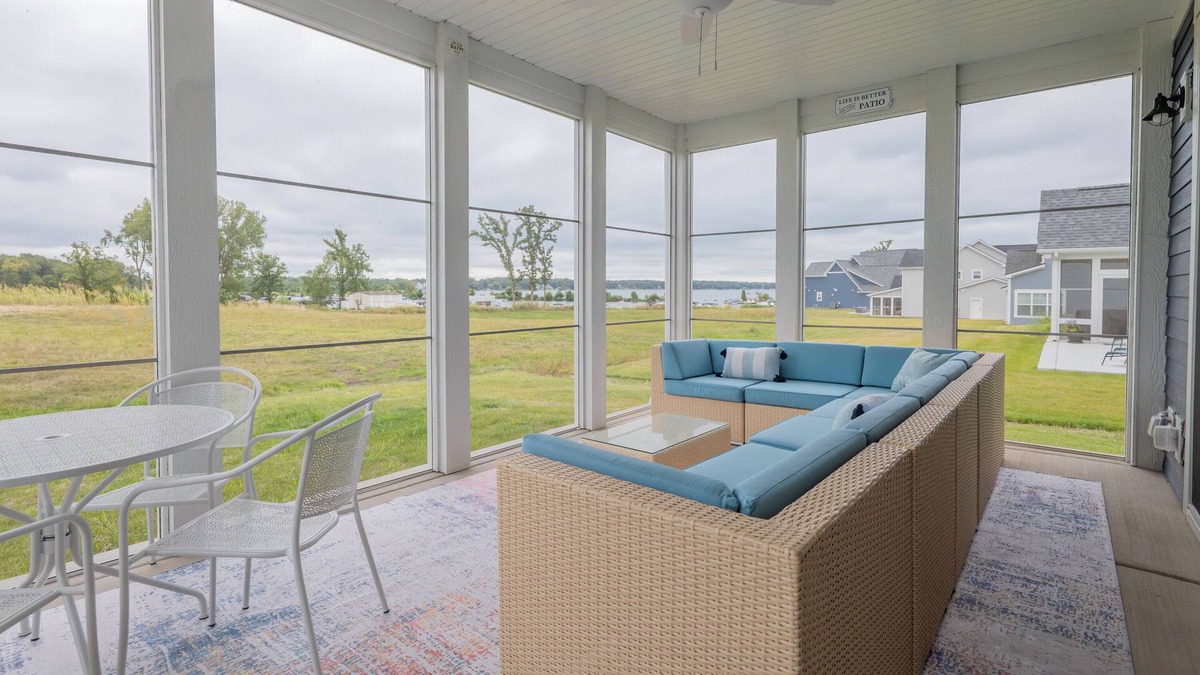 Delavan House | Come stay at Harbor Court for ultimate luxury in a residential community!