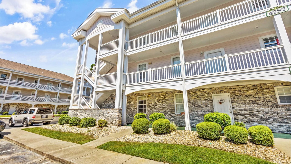 Central Myrtle Beach Condo | Come stay at our MYRTLE BEACH ESCAPE! Minutes from everything!