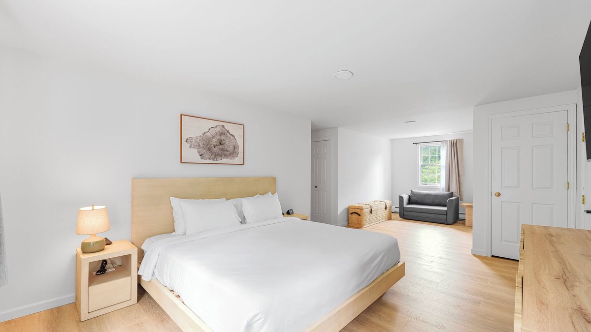 Manchester Center Condo | Come stay at the Bromley Two Bedroom Suite!