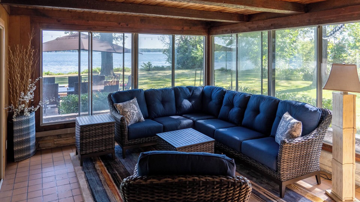 Delavan House | Come stay at the Lake House for amazing lake views!