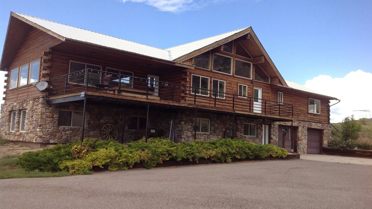 Inkom Cabin | Come stay at the McMinn Inn and enjoy the mountian views!