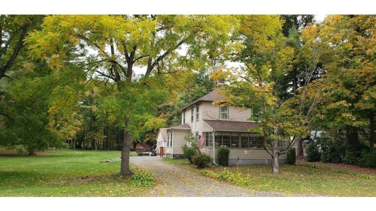 Sheffield House | COME STAY AT THE SHEFFIELD CHALET!