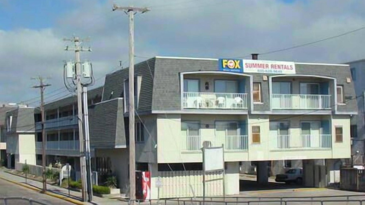 North End Condo | Come stay at this 1 bedroom, 1 bath, beach block condo