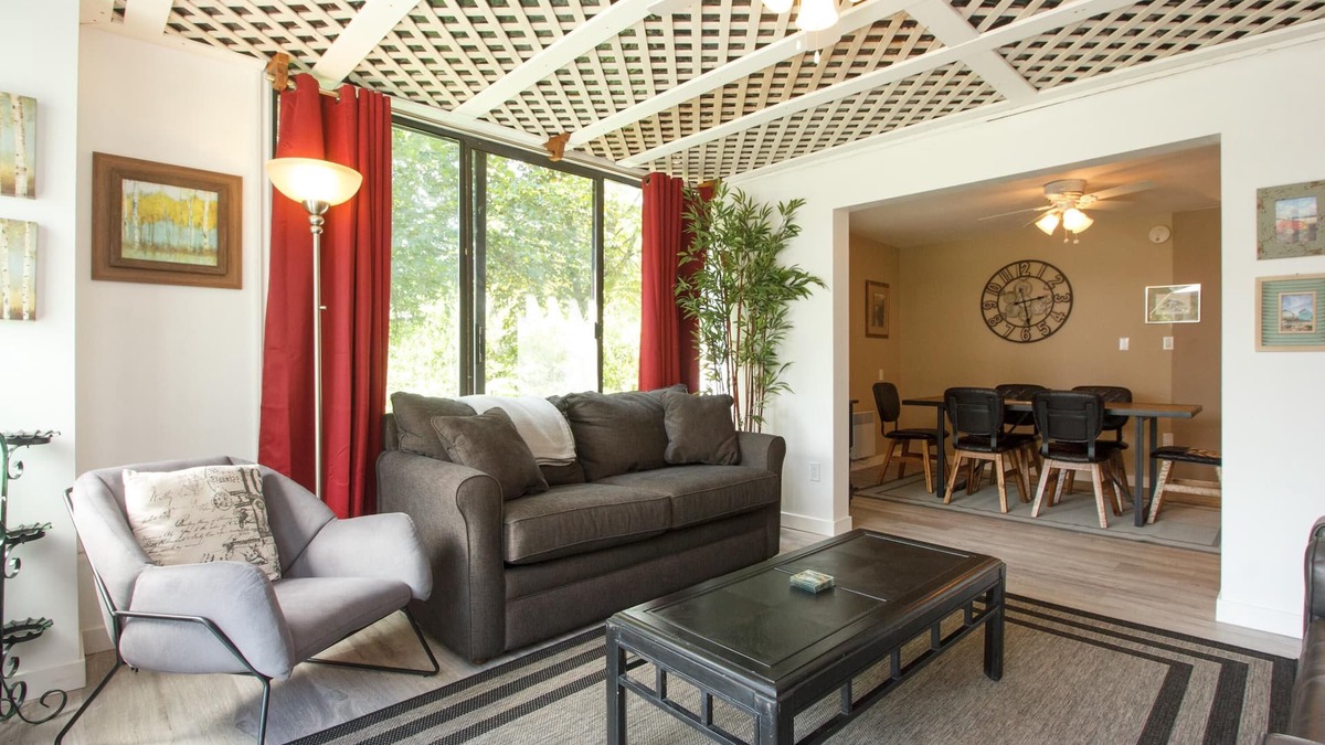 North Saanich Apartment | Come stay at this Cozy 2 BR newly renovated w/deck