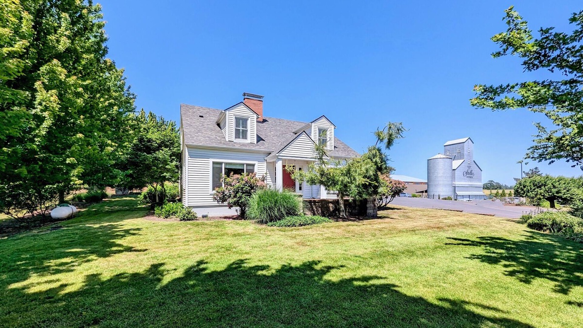 Dayton House | Come stay in the heart of Oregon wine country at Stoller Estate House!