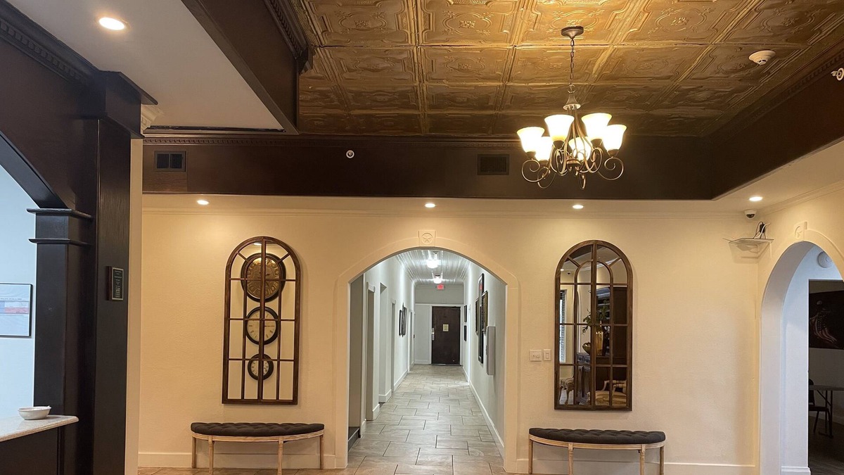 Gonzales House | Come stay in the same room Bonnie & Clyde stayed in!