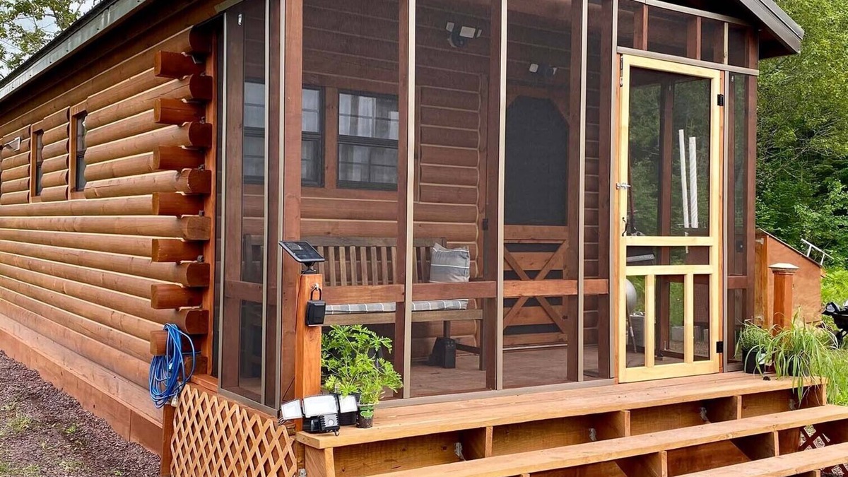 Bruce Crossing Cabin | Come Stay Off-Grid in Michigan's Beautiful Upper Peninsula