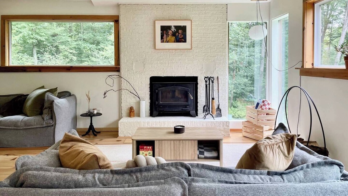 Narrowsburg House | Come stay on the outskirts of the hopping village of Narrowsburg, NY and enjoy the peace and quiet of the country side with everything you need only a few minute drive away. Indulge in the comforts of a well-stocked and modernized home.