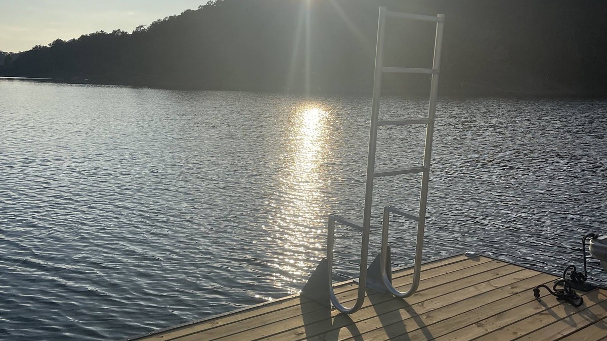 Rock Harbor Cabin | Come stay on the water and create your own tales to share for a lifetime!