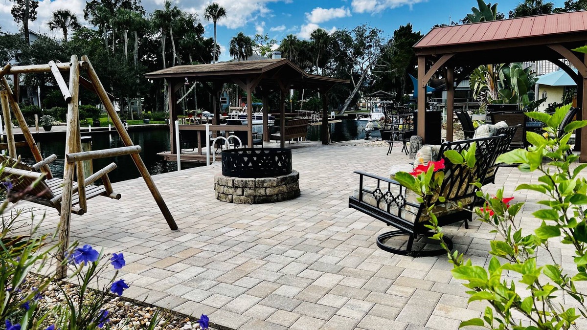Weeki Wachee Gardens House | Come Stay On Weeki Wachee! Kayaks, Canoe Included!
