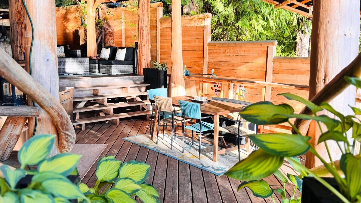 Sunshine Coast Cottage | Come stay with us on the beautiful Sunshine Coast ocean side!