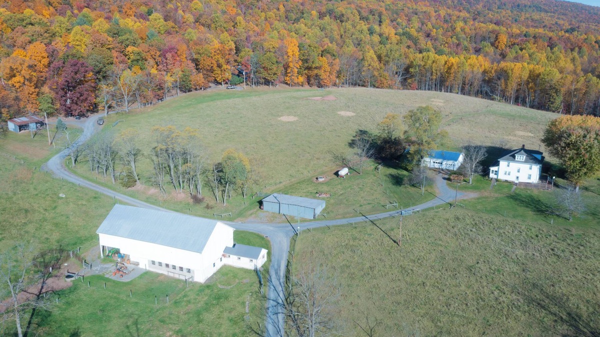 Harrisonville Other | Come to my home Farmhouse. 4 bedrooms, WiFi, AC in McConnellsburg, Pa.