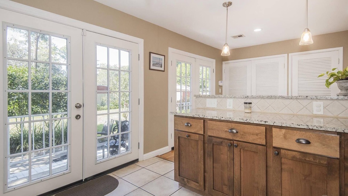 Scenic Heights House | Come to Pensacola White Sand beaches, in a great location 🏚️